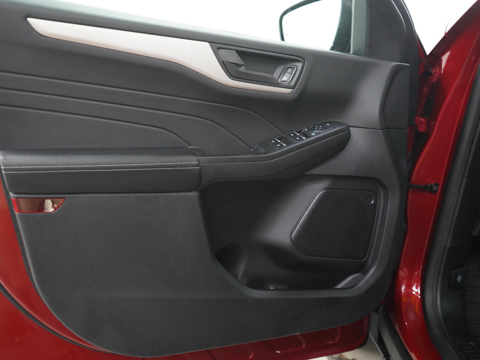 Used 2022 Ford Escape SE w/ Cold Weather Package FWD image 19