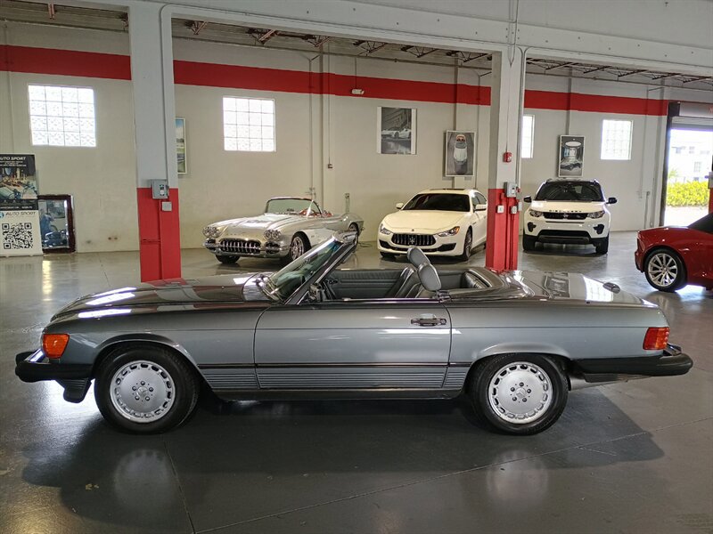 Used 1988 Mercedes-Benz 560 SL image 4