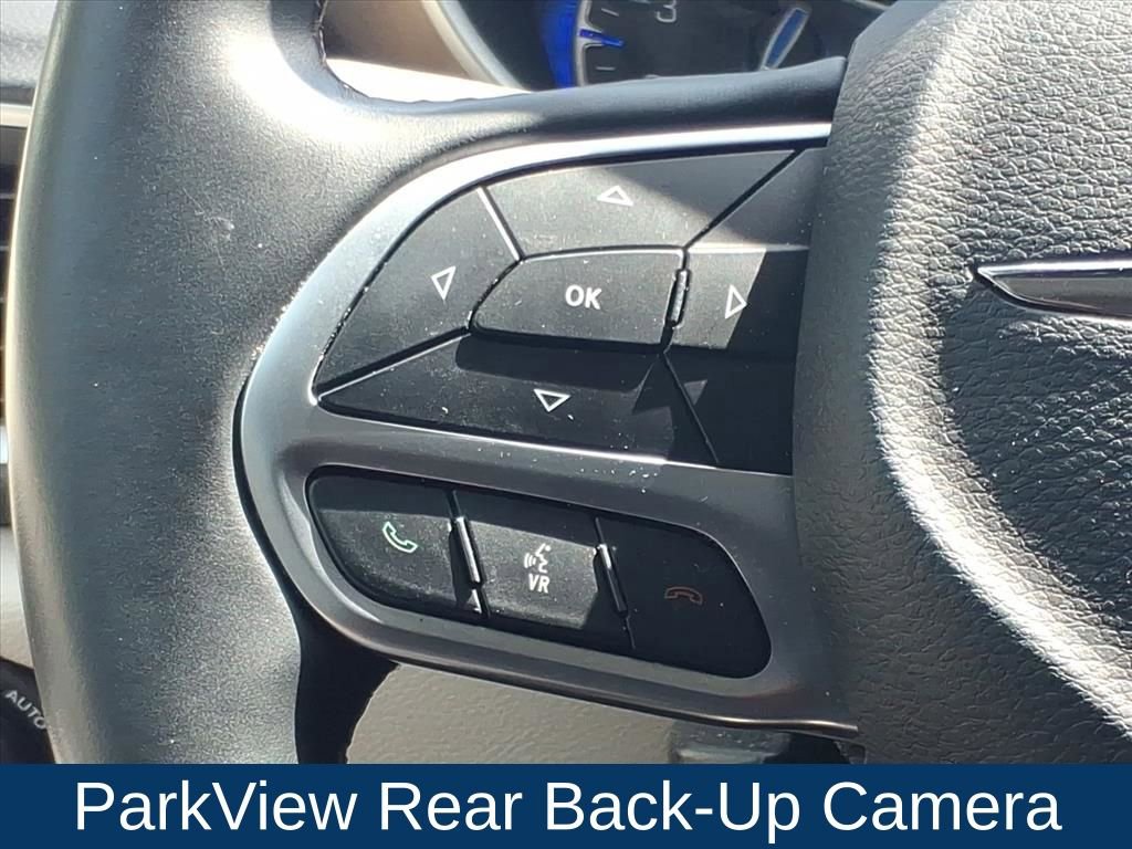 Used 2018 Chrysler Pacifica Touring-L FWD image 11