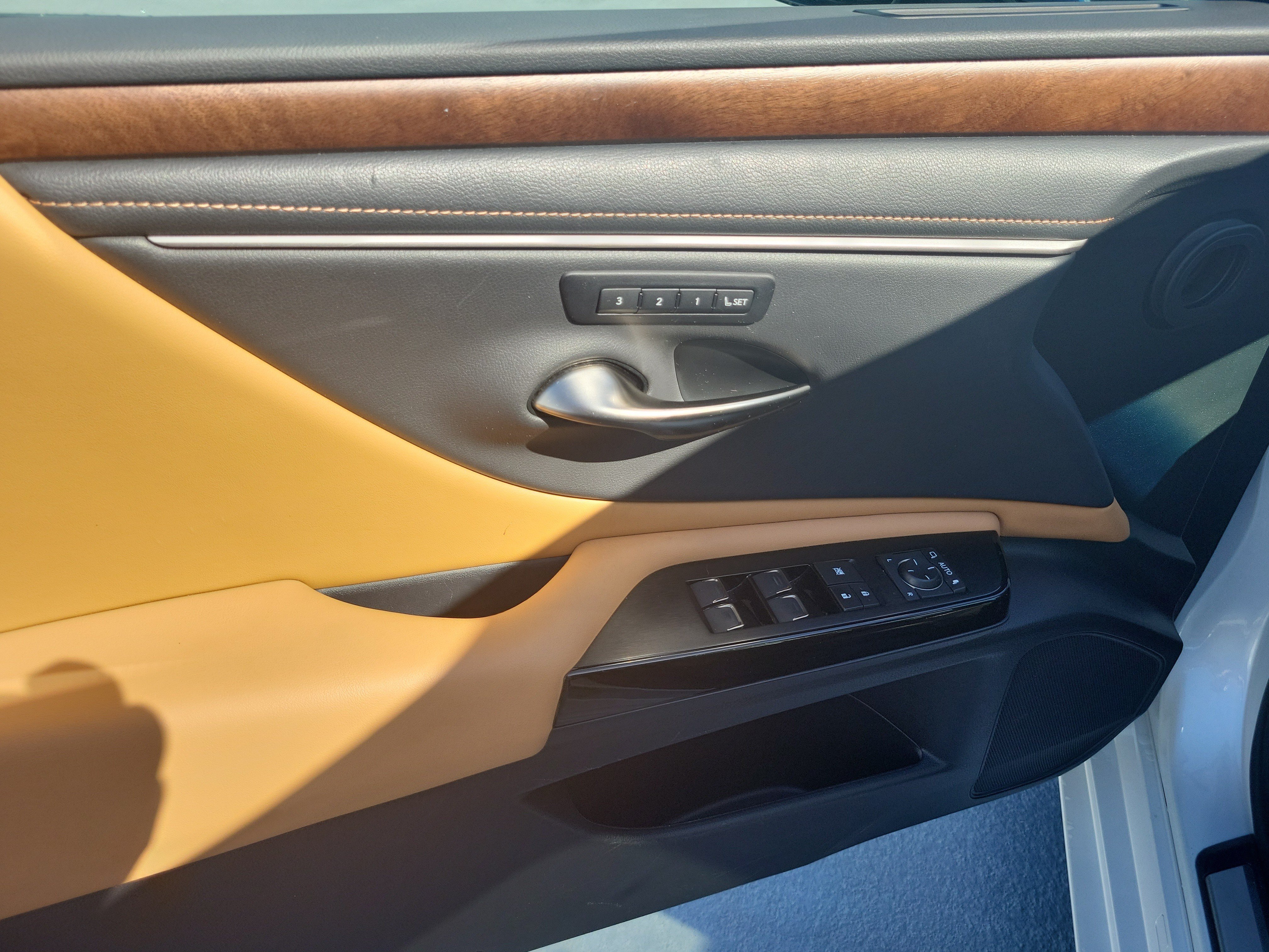 Certified 2024 Lexus ES 350 w/ Premium Package FWD image 19