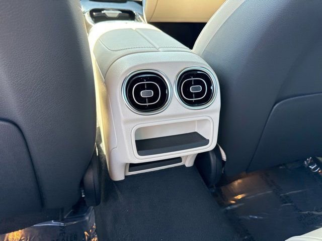 New 2025 Mercedes-Benz C 300 Sedan image 11