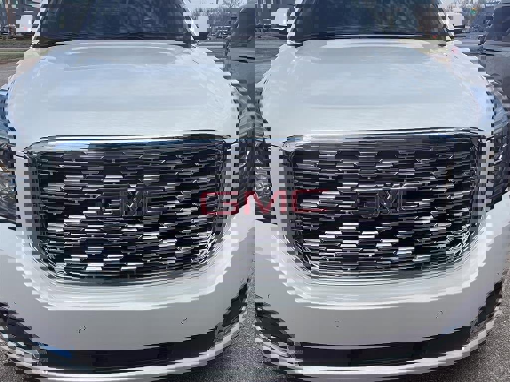 Used 2018 GMC Yukon Denali w/ Denali Ultimate Package image 3