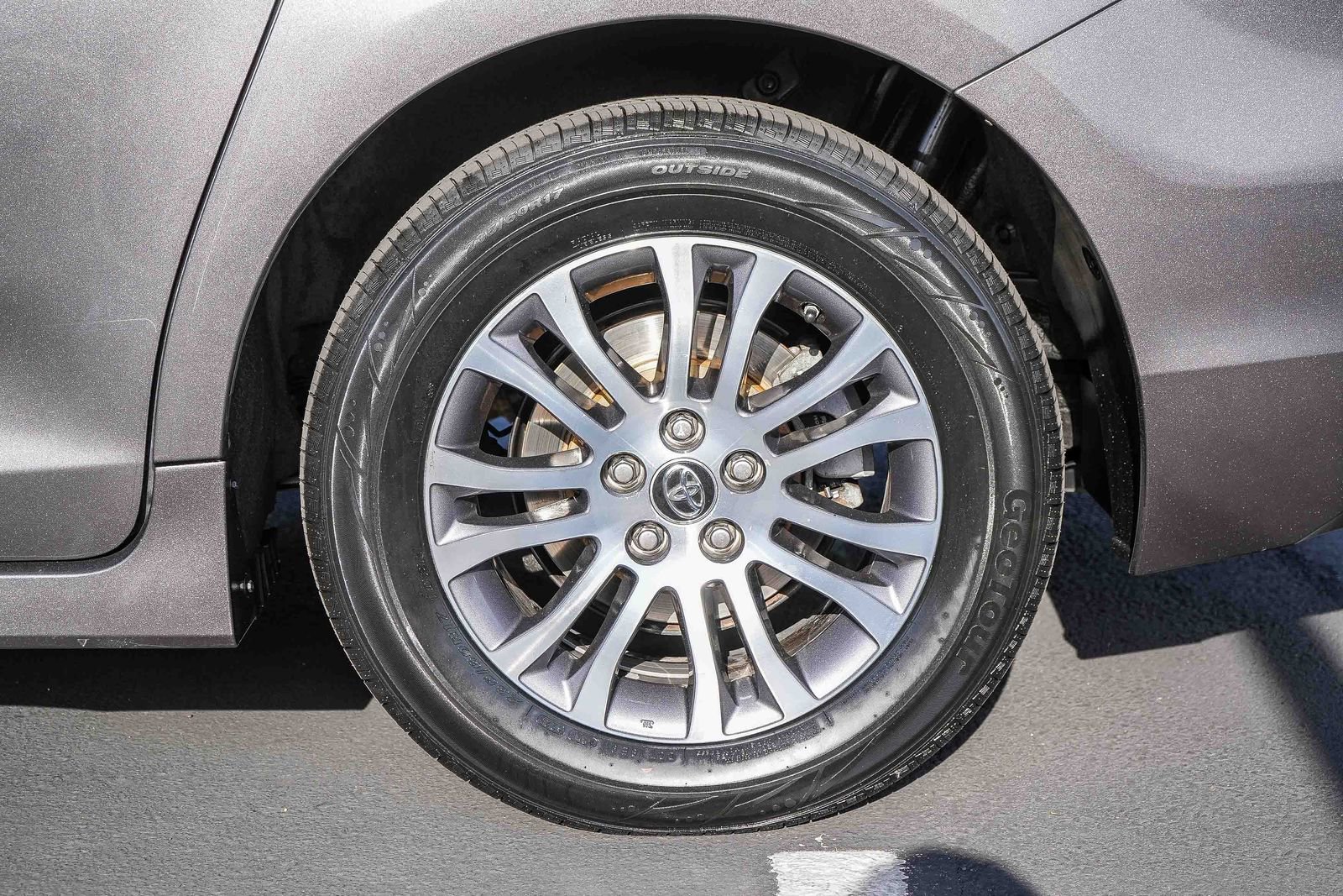 Certified 2019 Toyota Sienna XLE image 12