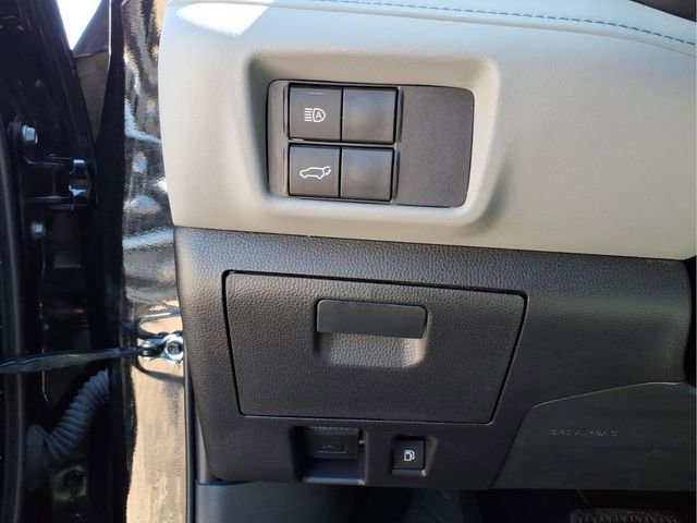 Used 2023 Toyota Highlander XLE image 14