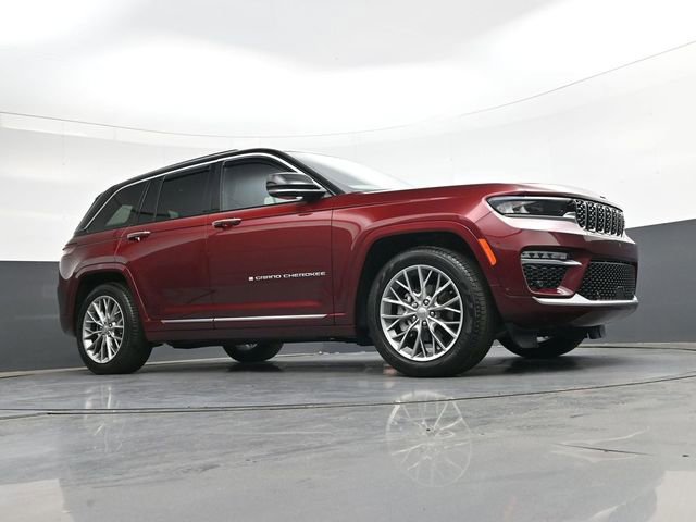 Used 2024 Jeep Grand Cherokee Summit AWD/4WD image 32