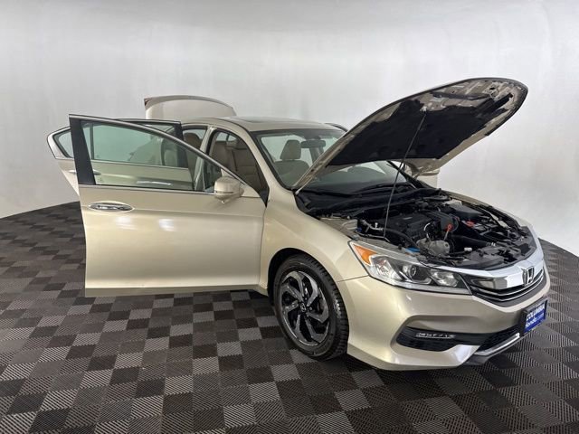 Used 2017 Honda Accord EX image 15