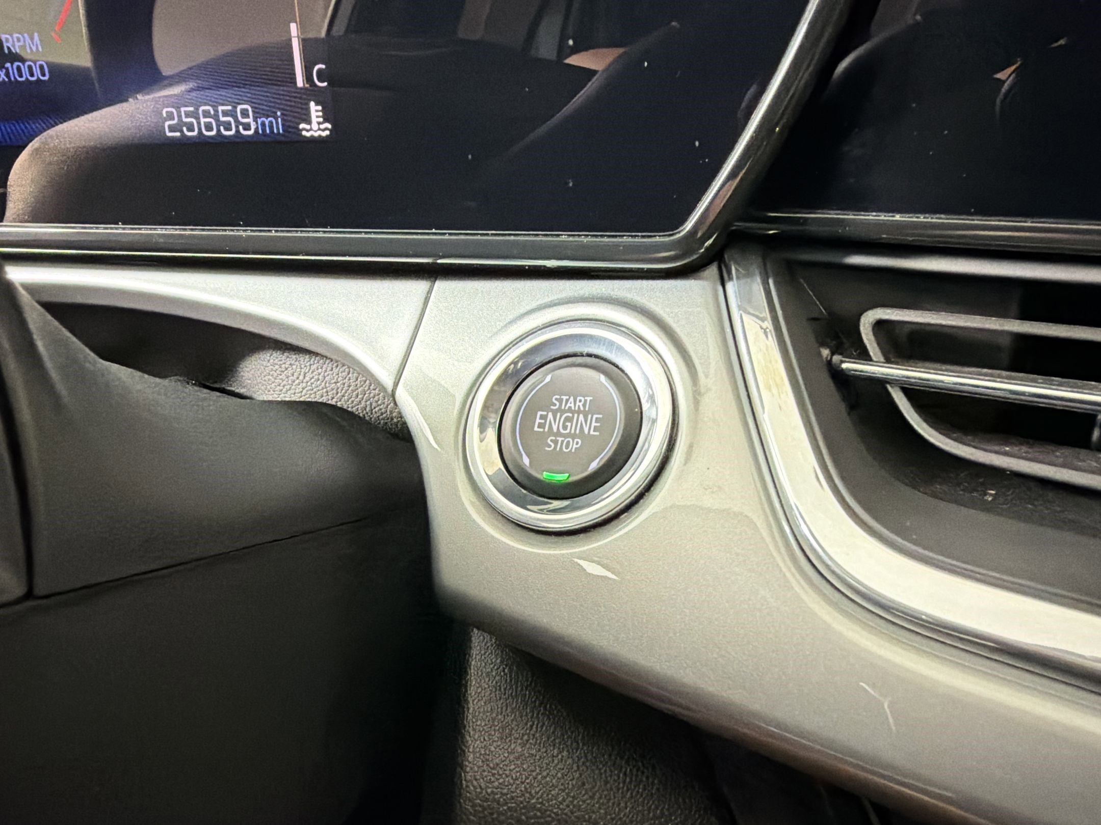 Used 2024 Chevrolet Trax LT FWD image 24