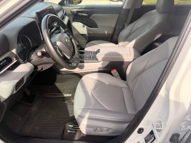 Used 2023 Toyota Highlander XLE image 21