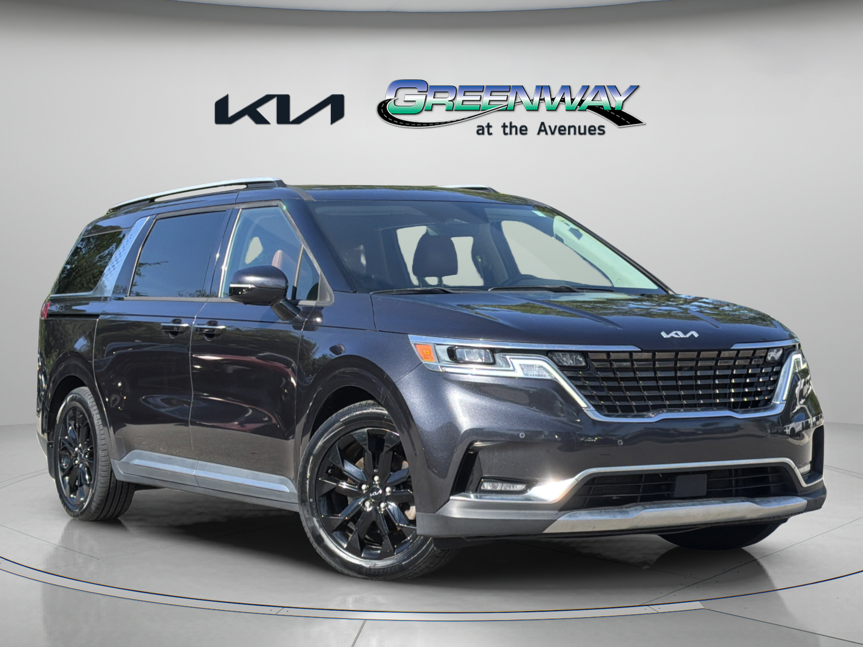 Used 2022 Kia Carnival SX FWD image 1