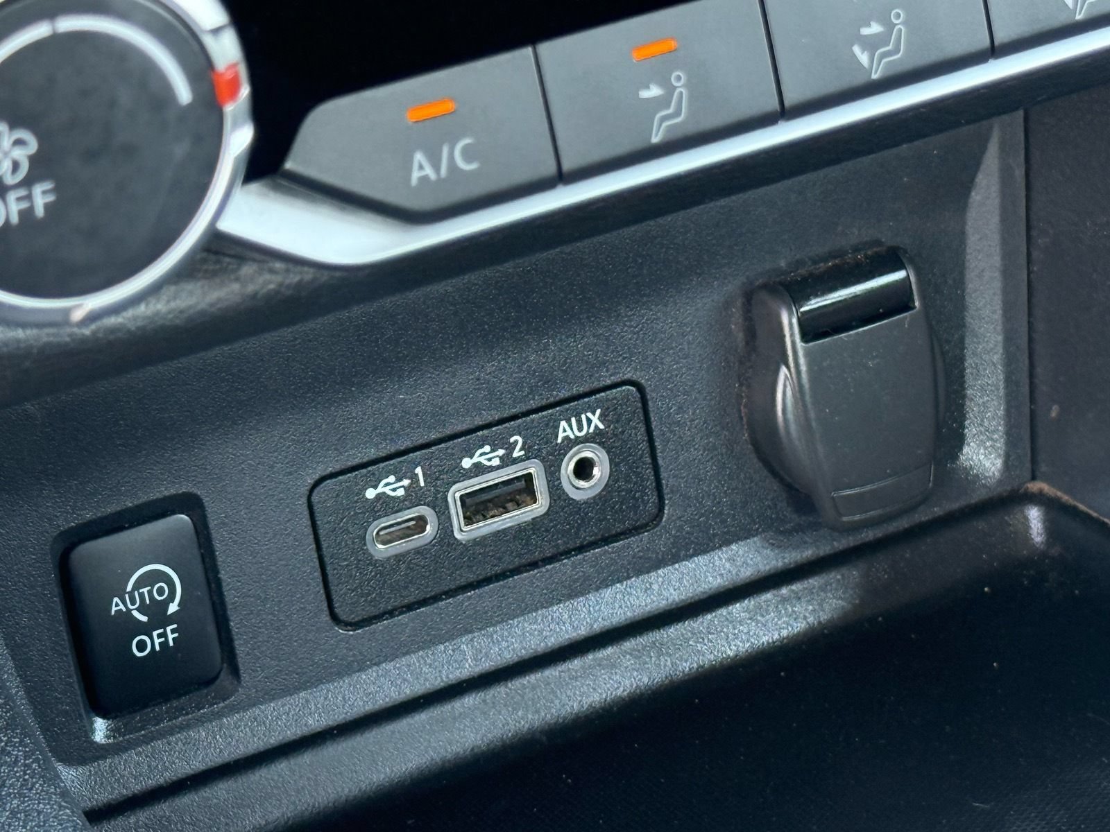 Used 2025 Nissan Sentra SV FWD image 24