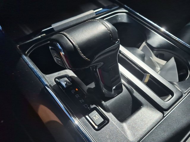 Used 2023 Ford F150 Lariat AWD/4WD image 10
