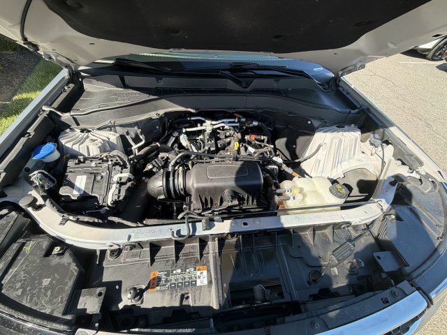 Used 2021 Ford Explorer XLT w/ Equipment Group 202A AWD/4WD image 14