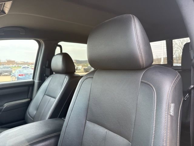 Used 2019 Nissan Titan SL w/ Midnight Edition image 12