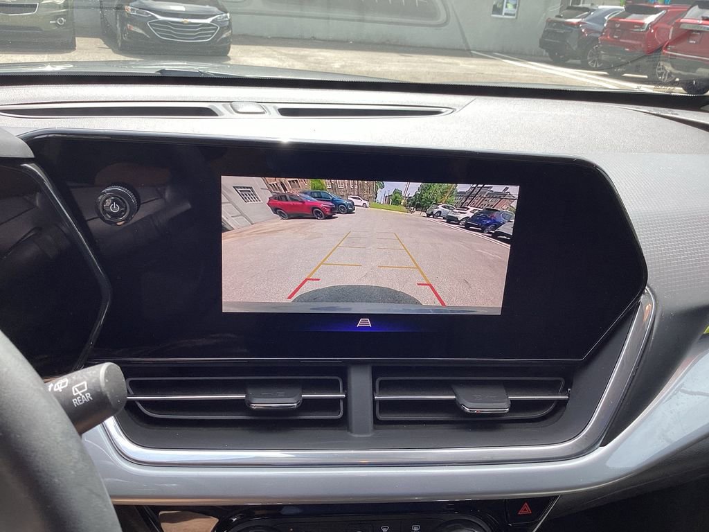 Used 2024 Chevrolet Trax LT w/ Sunroof Package FWD image 36