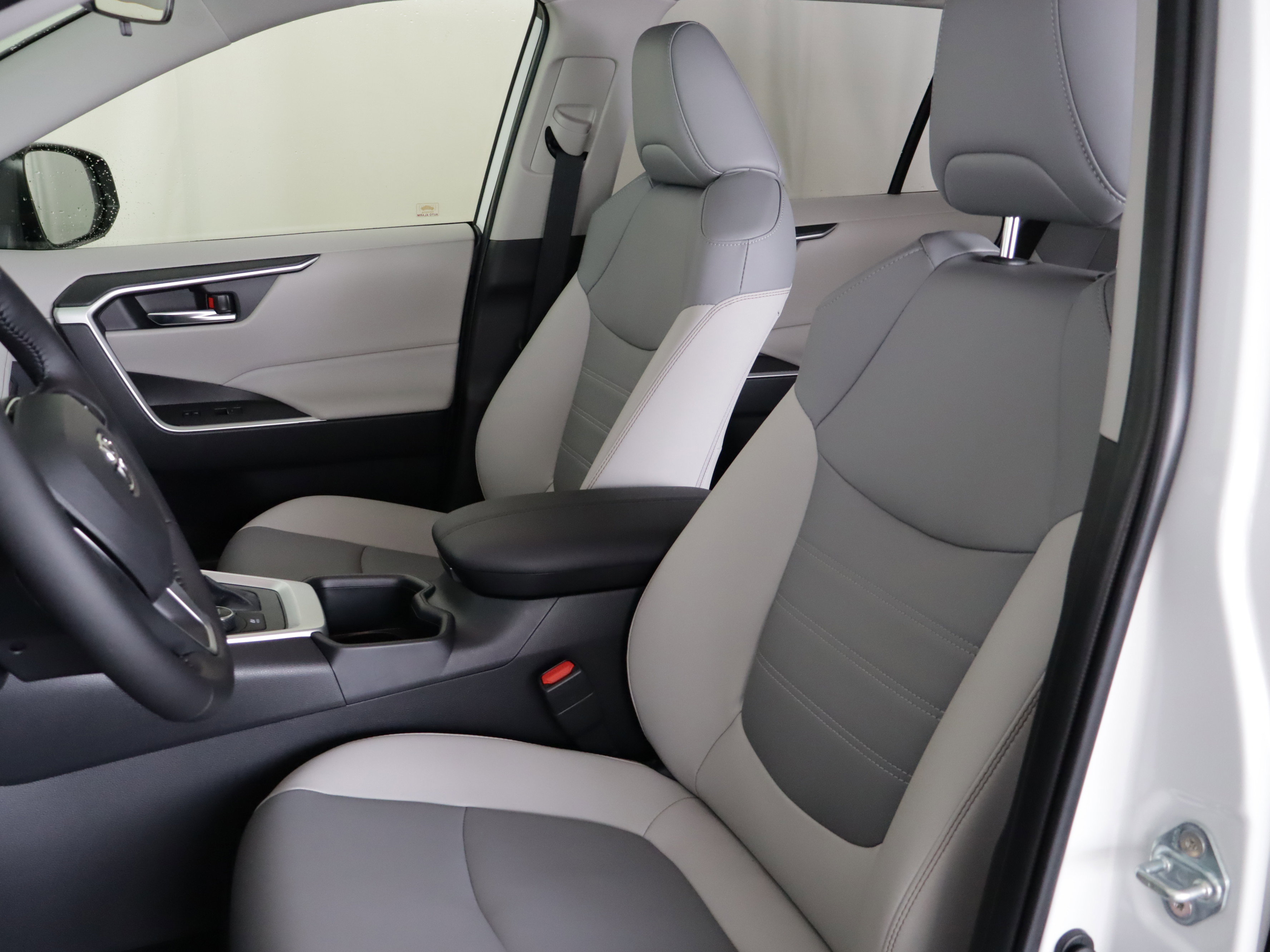 Used 2025 Toyota RAV4 XLE Premium w/ Weather Package image 8