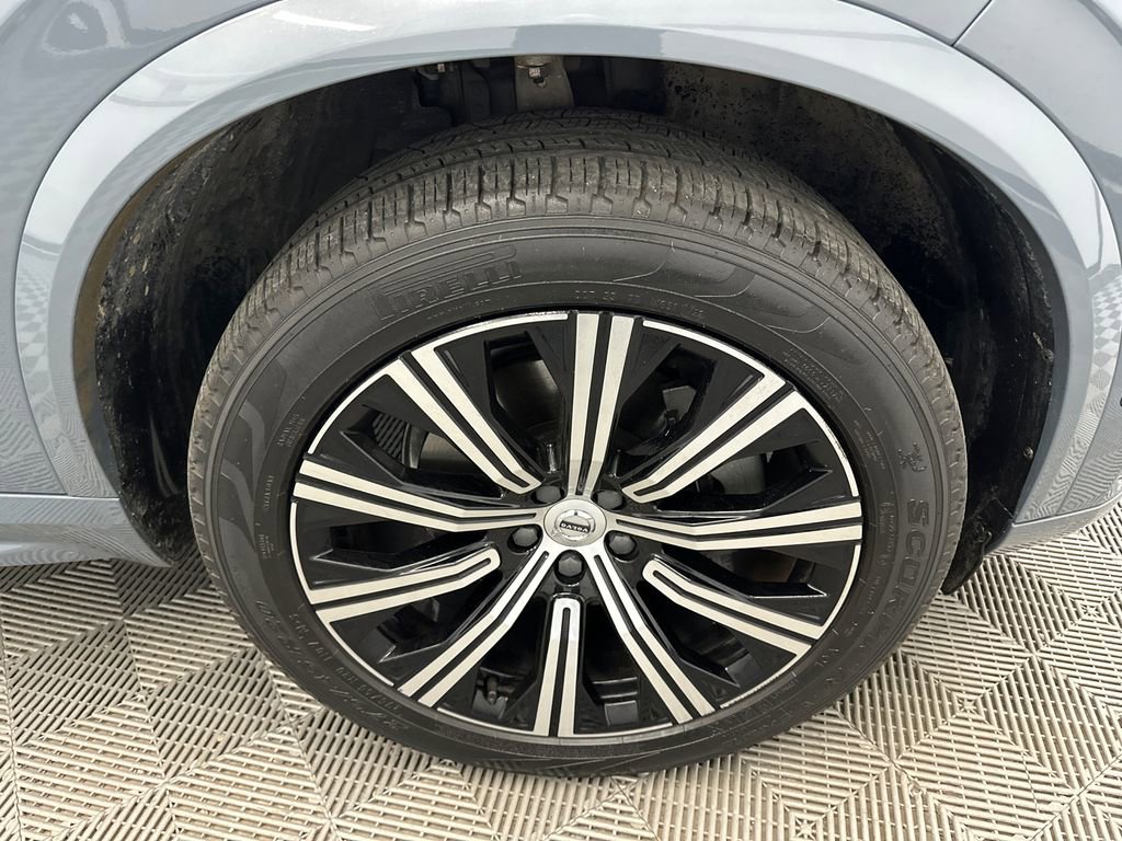 Used 2023 Volvo XC90 B5 Plus image 14