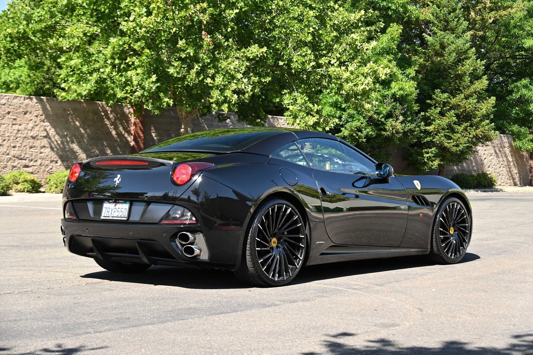 Used 2010 Ferrari California RWD image 16