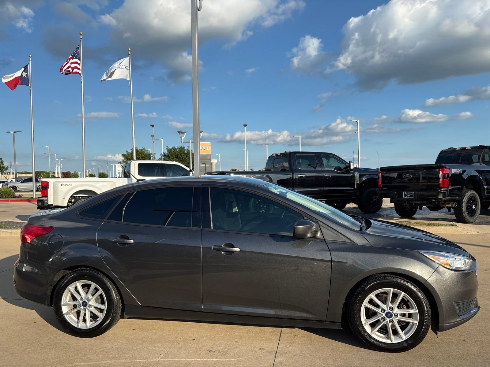 Used 2018 Ford Focus SE FWD image 7