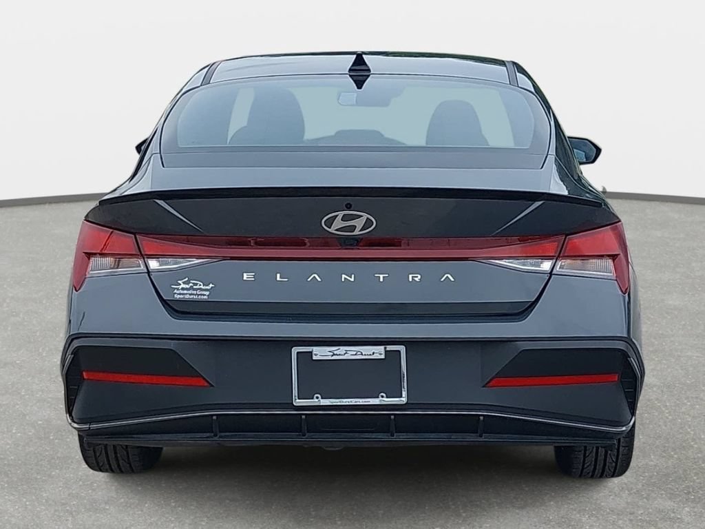 Used 2025 Hyundai Elantra Sport FWD image 6