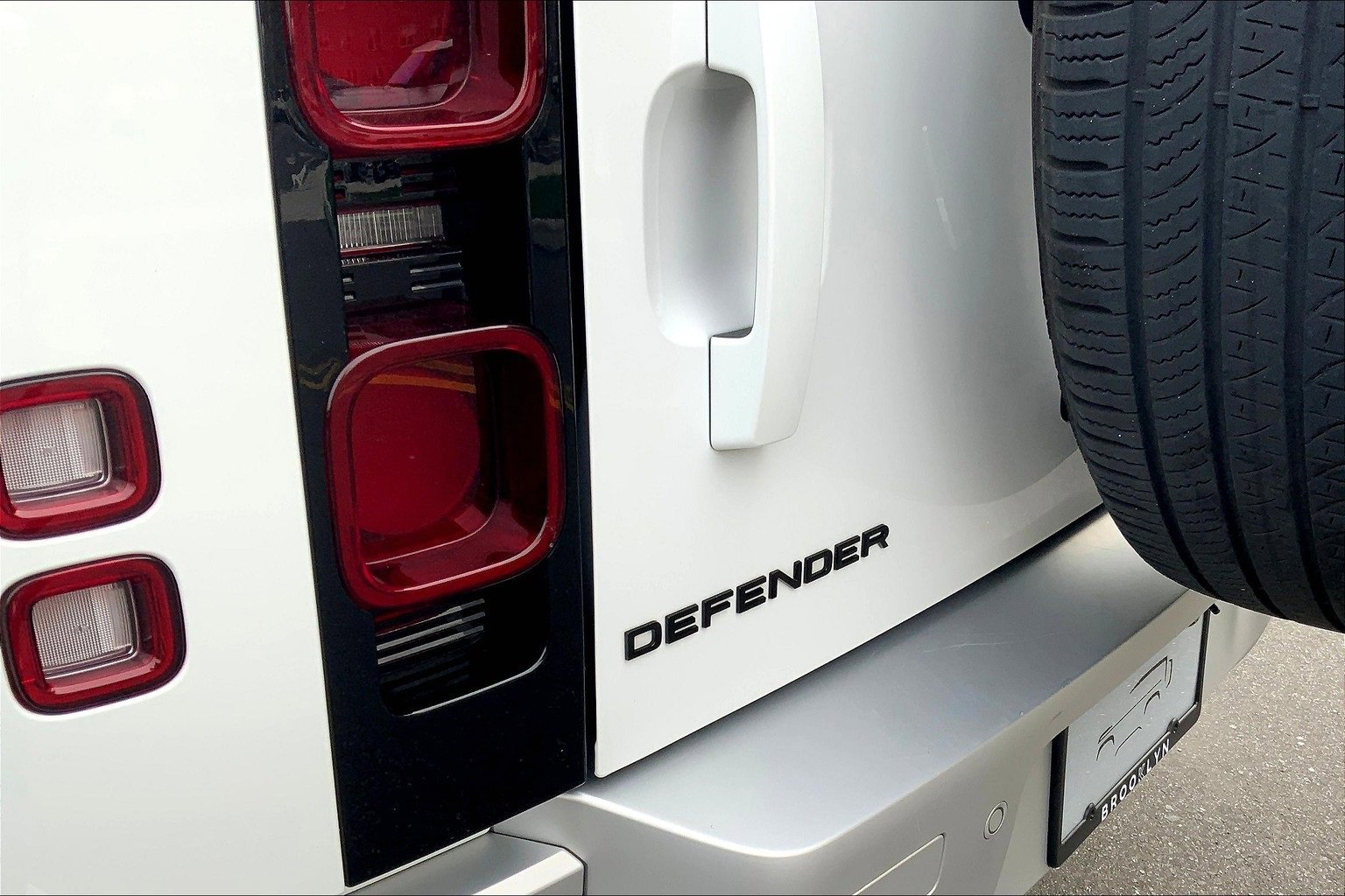 Used 2022 Land Rover Defender 110 S image 9