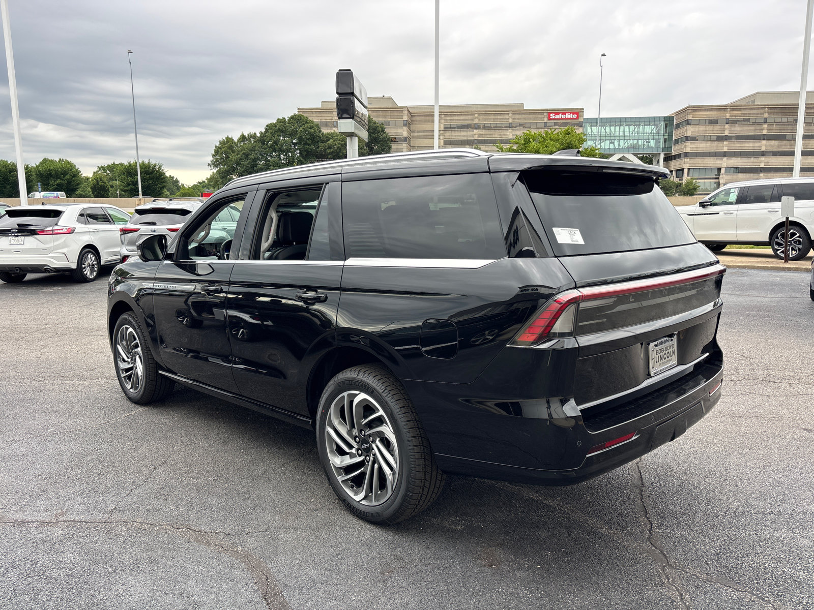 New 2026 Lincoln Navigator Reserve AWD/4WD image 5