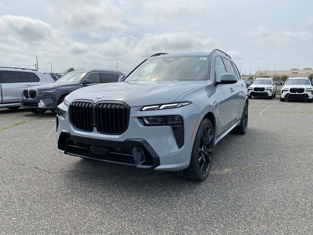 New 2026 BMW X7 xDrive40i w/ M Sport Package