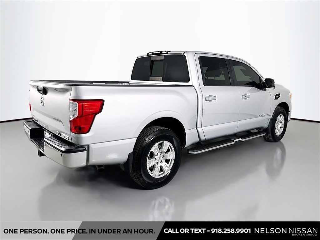 Used 2017 Nissan Titan SV image 5