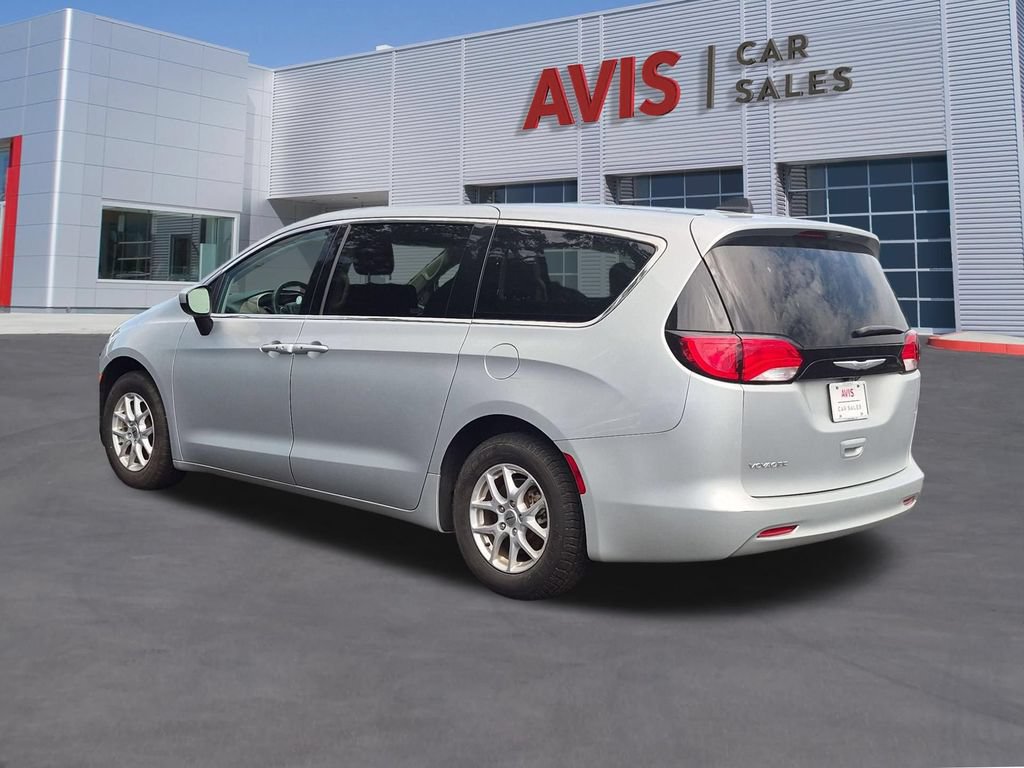Used 2023 Chrysler Voyager LX FWD image 9