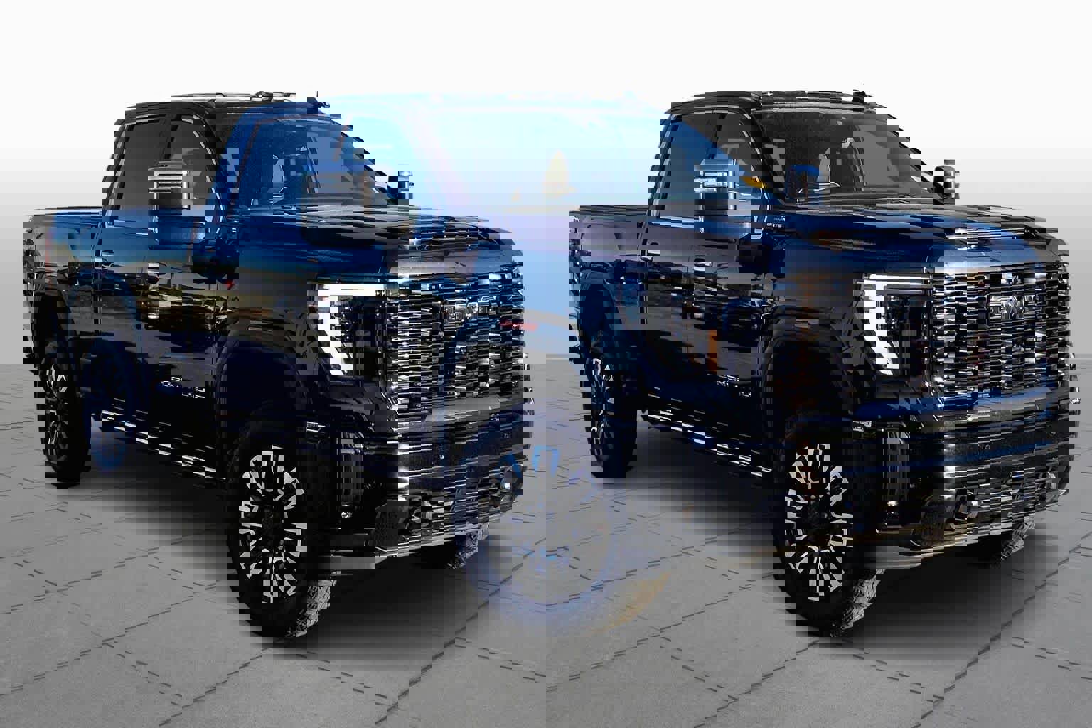 Used 2024 GMC Sierra 2500 Denali Ultimate image 3