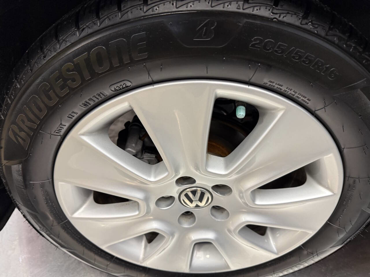Used 2008 Volkswagen Beetle S FWD image 24