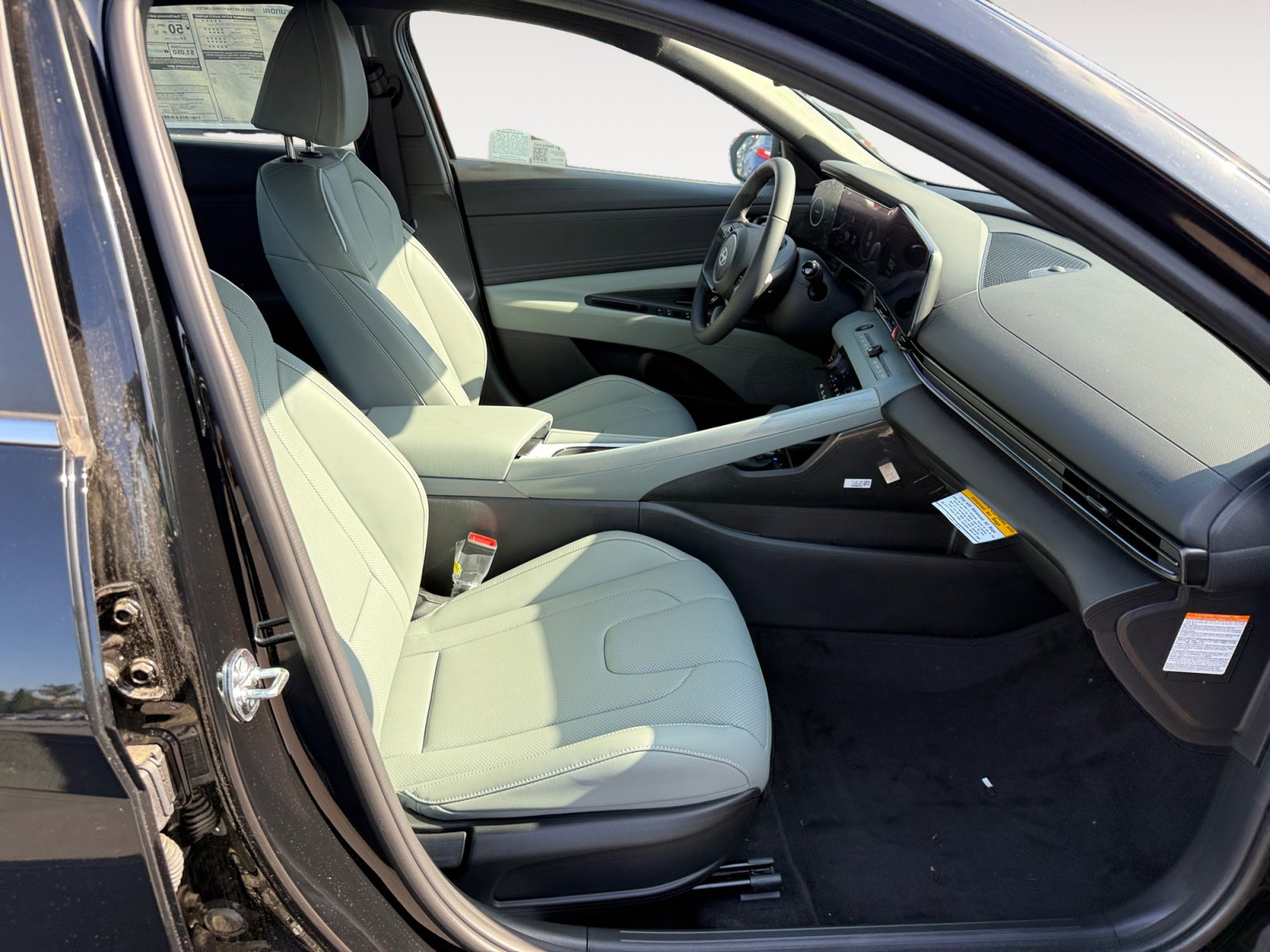 New 2025 Hyundai Elantra Limited image 19