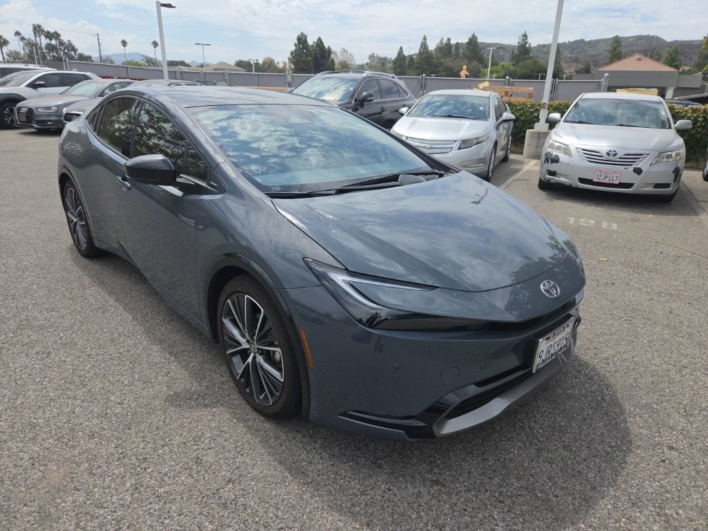 Used 2024 Toyota Prius XLE FWD image 7