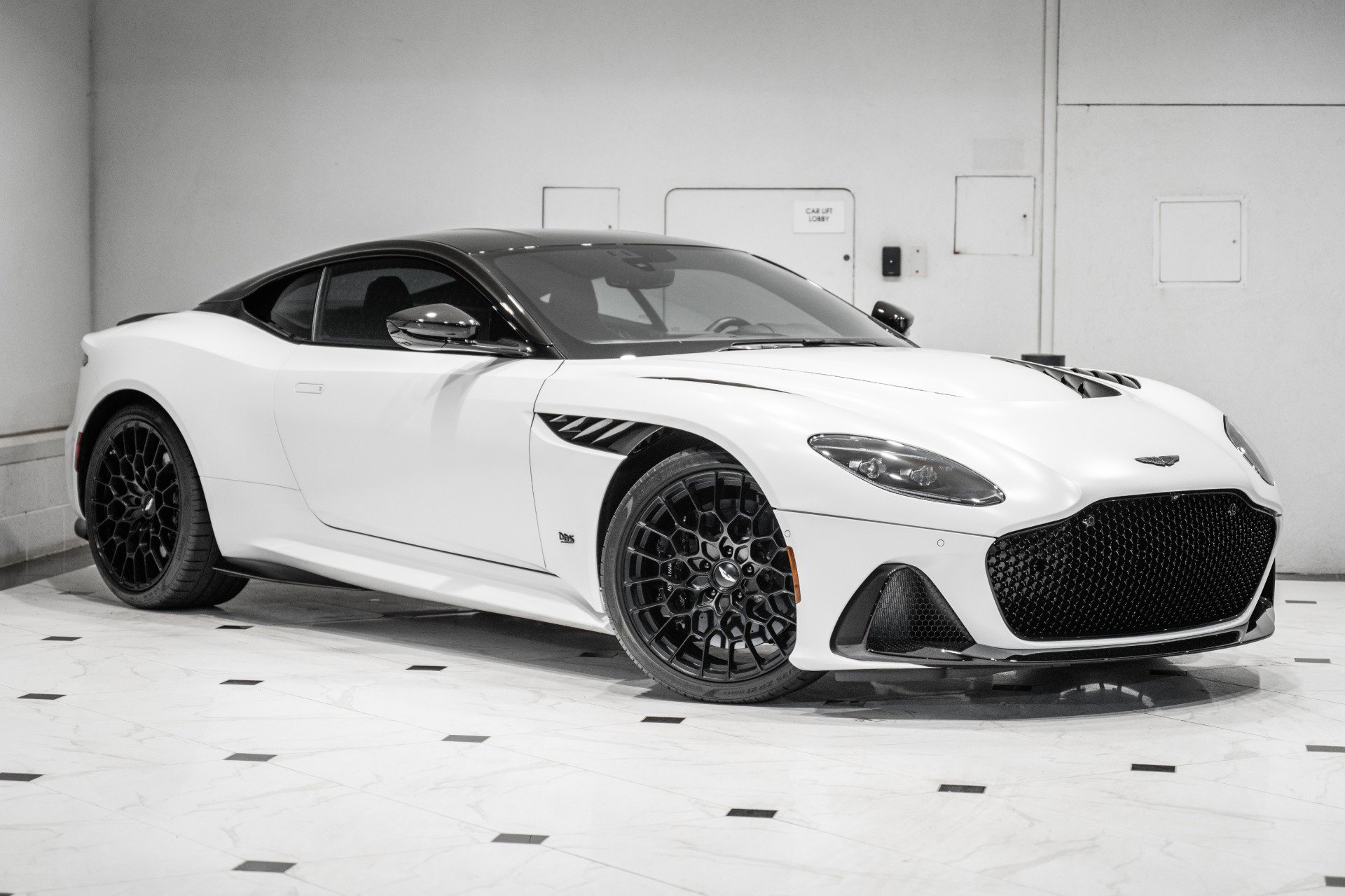 Used 2023 Aston Martin DBS Coupe RWD image 38