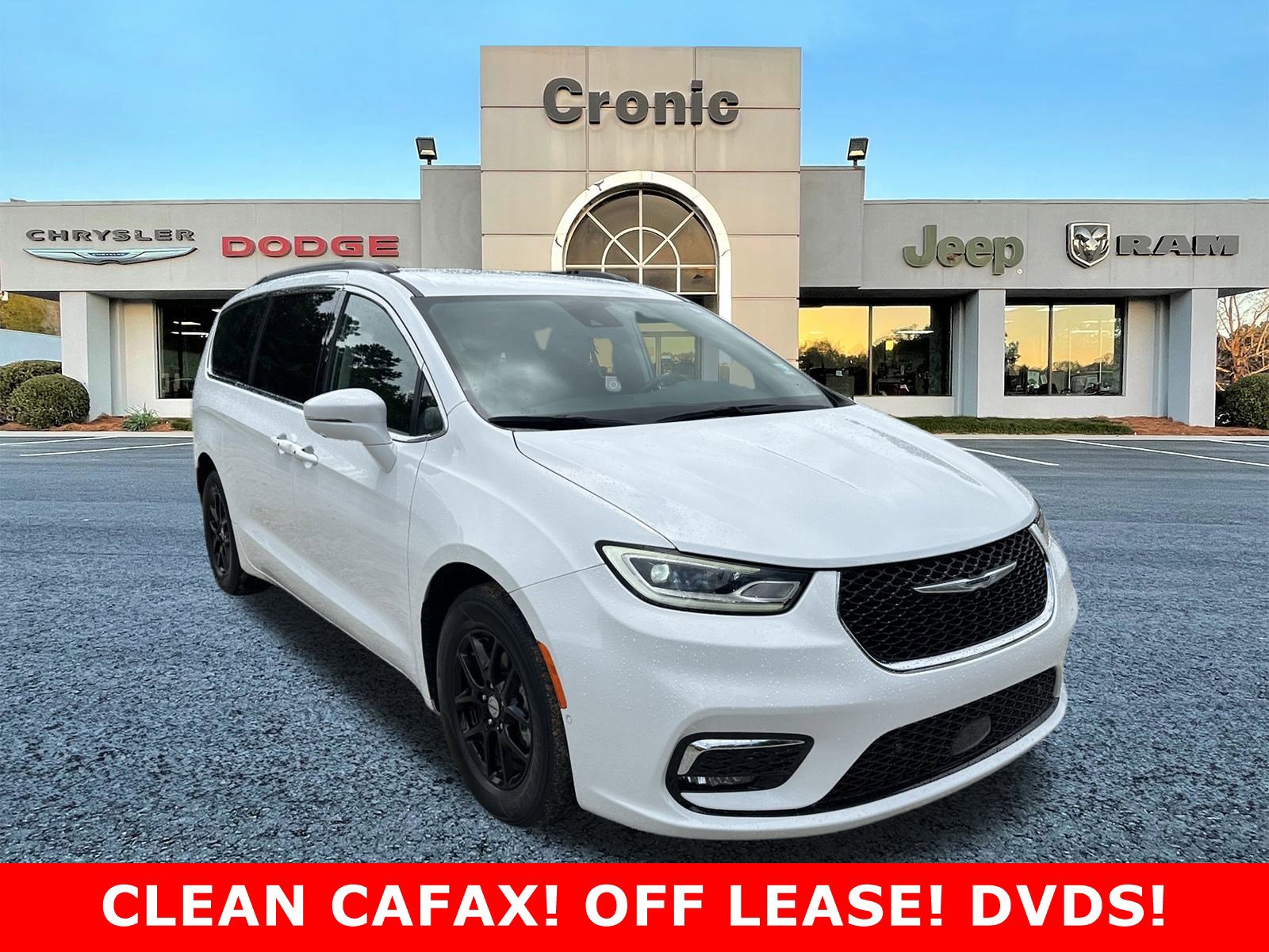 Used 2022 Chrysler Pacifica Touring-L w/ Uconnect Theater Family Group