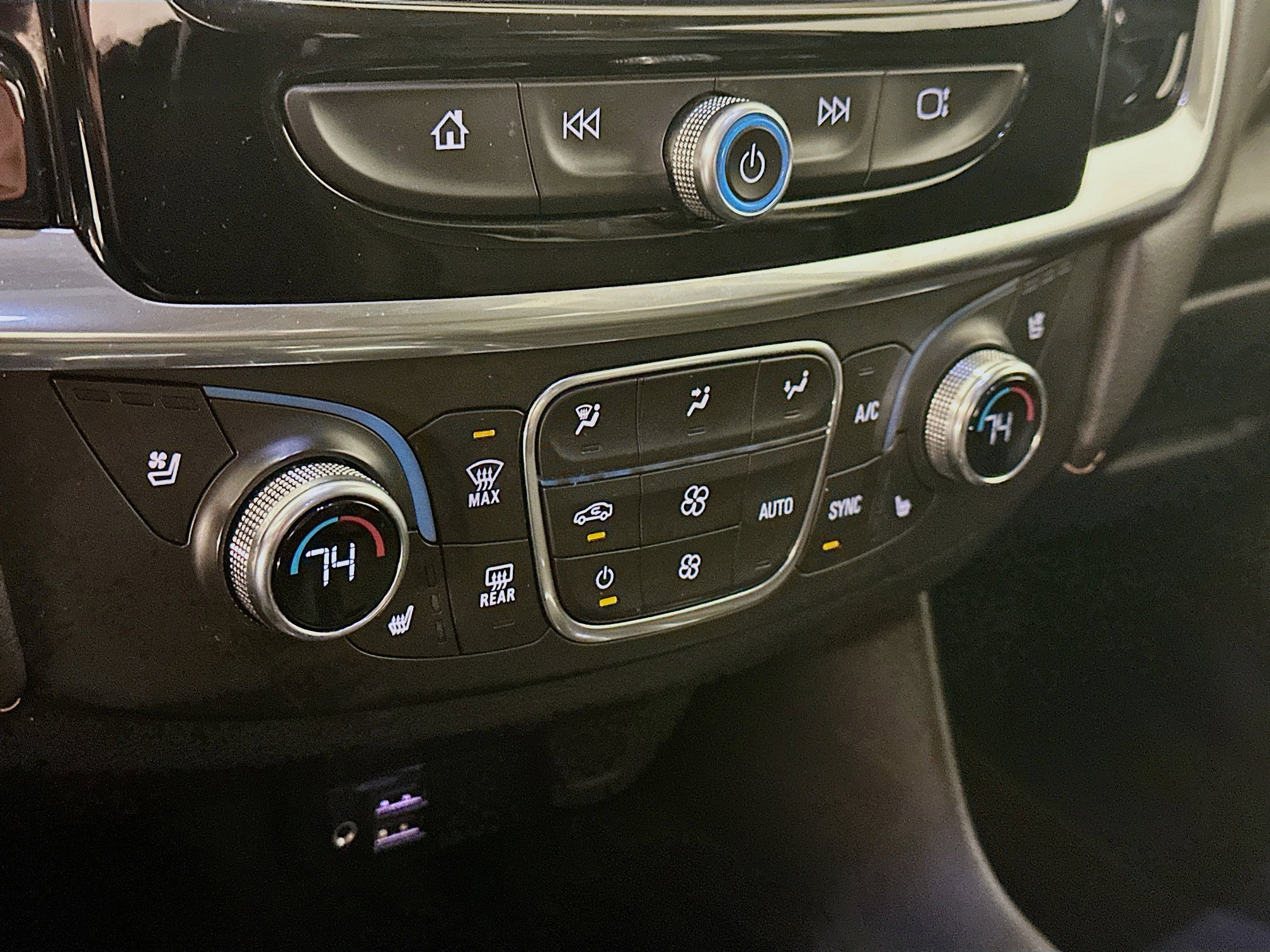 Used 2020 Chevrolet Traverse Premier w/ Redline Edition image 24