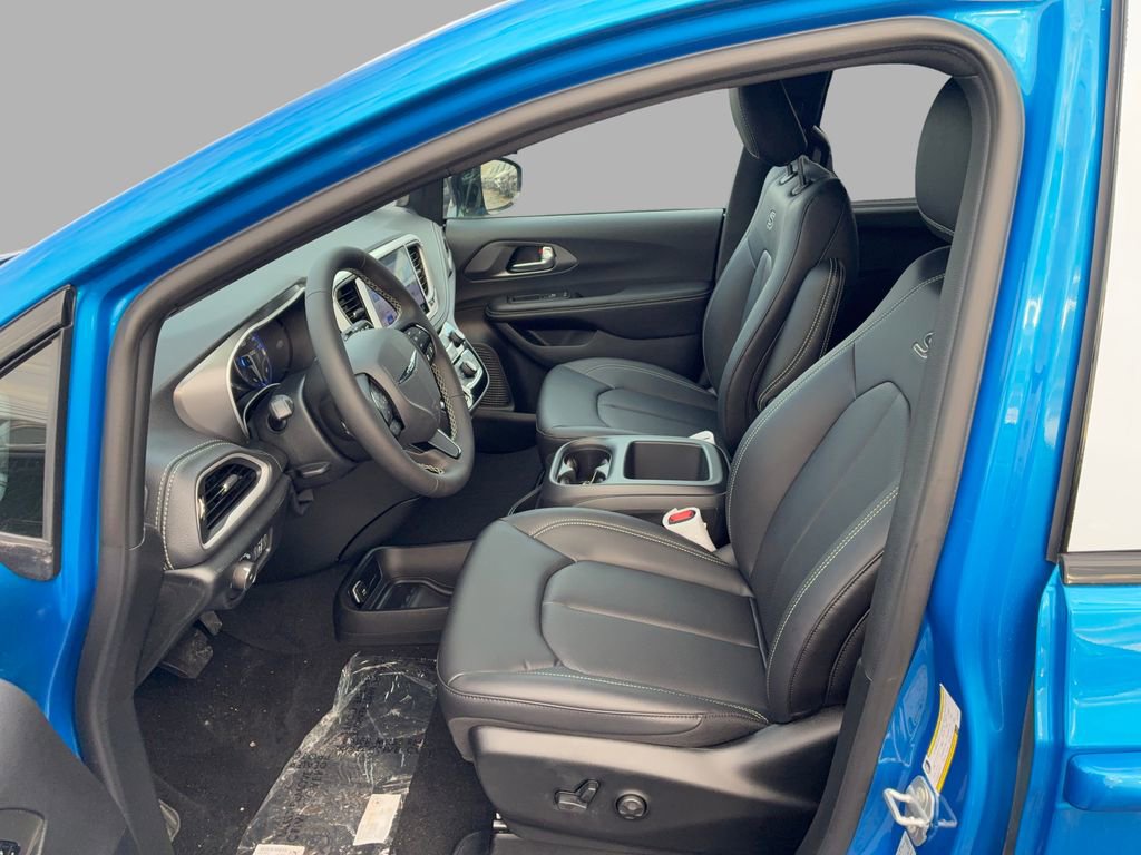New 2026 Chrysler Pacifica Select w/ S Appearance Package image 9