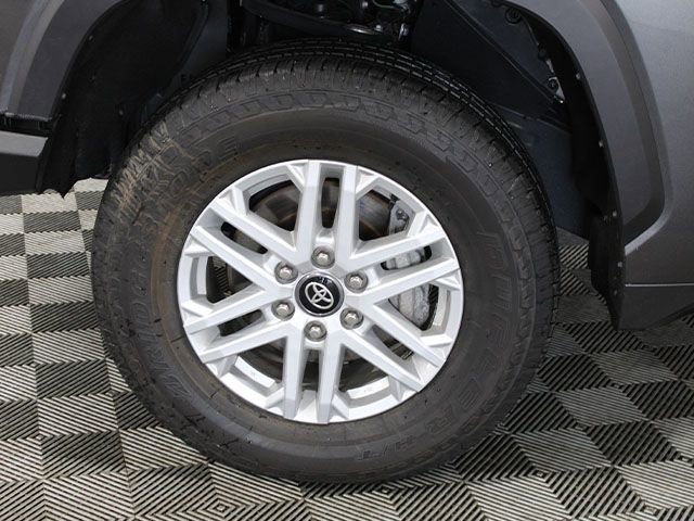 Used 2025 Toyota Tundra SR5 AWD/4WD image 17