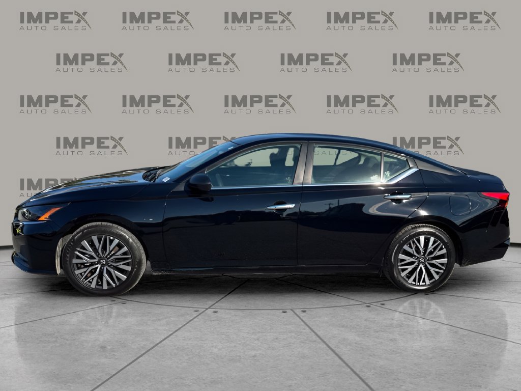Used 2025 Nissan Altima 2.5 SV FWD image 2