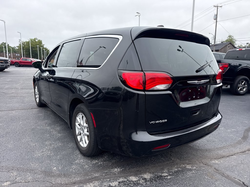 Used 2023 Chrysler Voyager LX FWD image 10