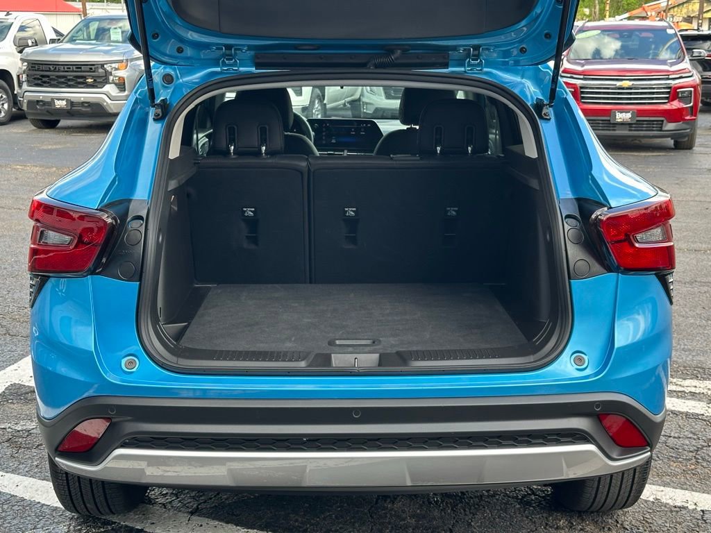 Used 2025 Chevrolet Trax LT w/ Driver Confidence Package image 8