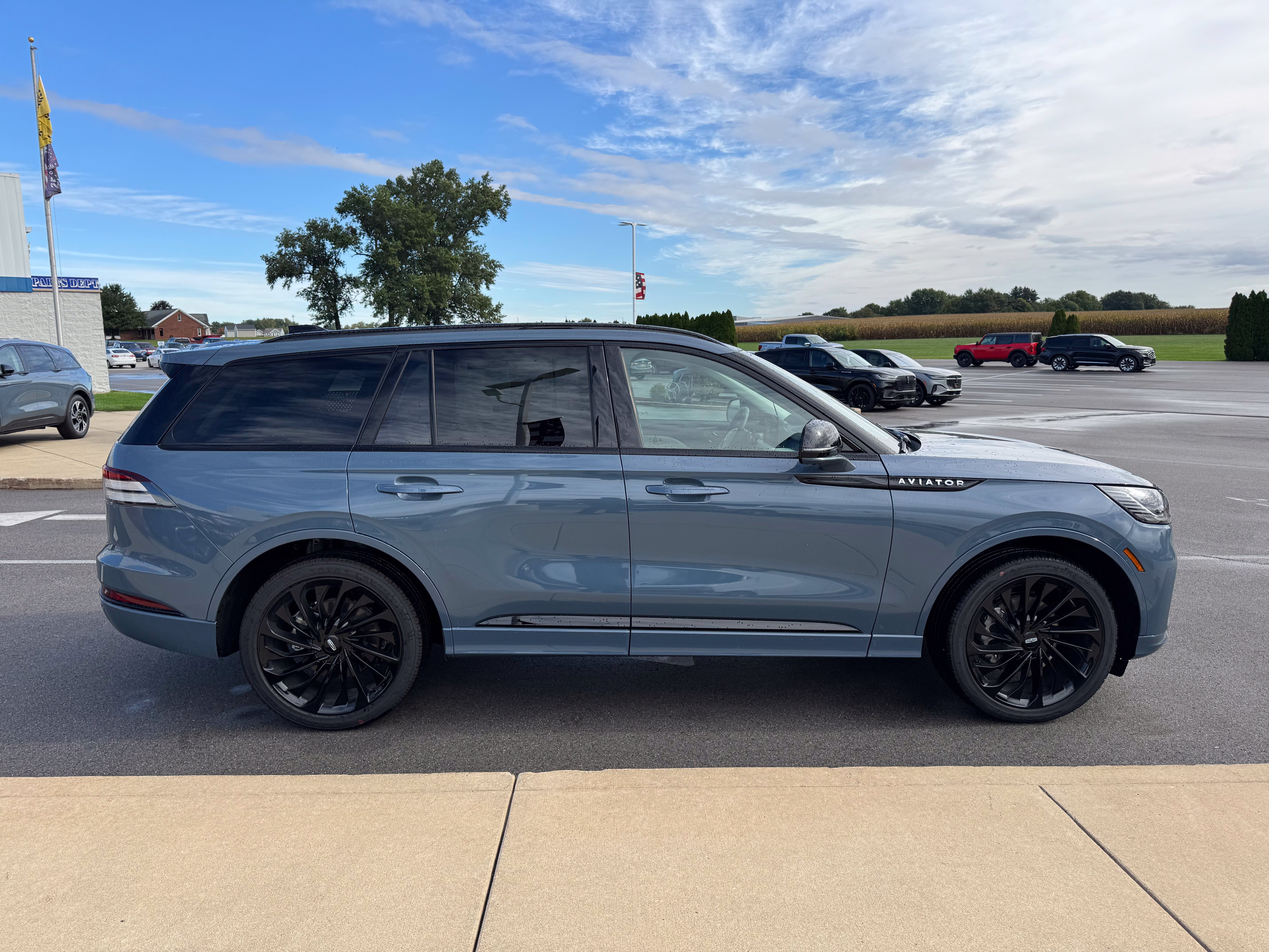 New 2026 Lincoln Aviator Reserve w/ Jet Appearance Package AWD/4WD image 8