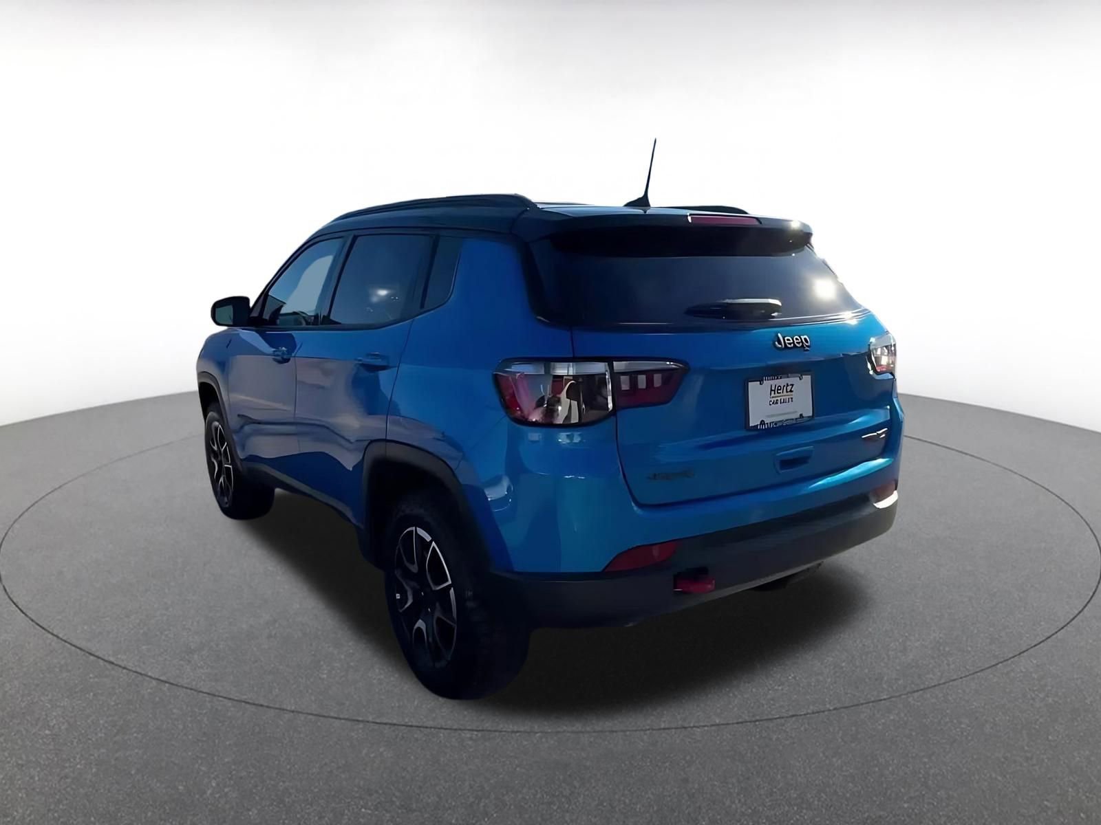 Used 2025 Jeep Compass Trailhawk image 11