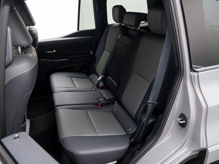 Used 2025 Lexus GX 550 w/ Cold Area Package image 19