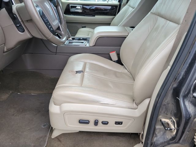 Used 2015 Lincoln Navigator 4WD image 6