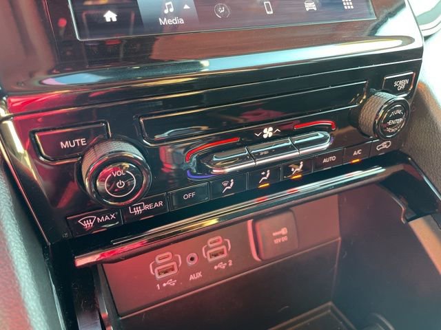 Used 2023 Jeep Grand Cherokee Laredo image 24