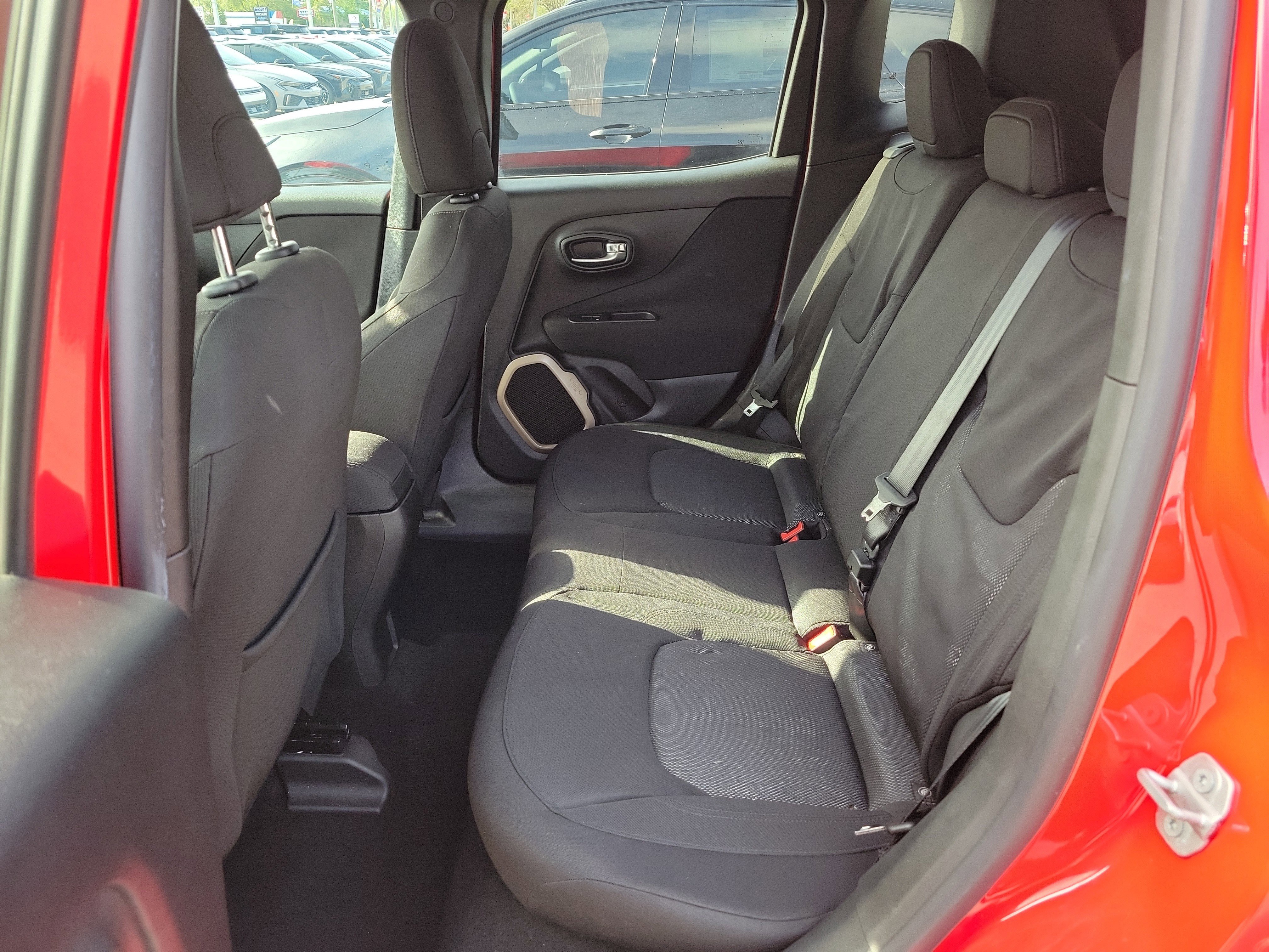 Used 2015 Jeep Renegade Latitude w/ Cold Weather Group II image 15