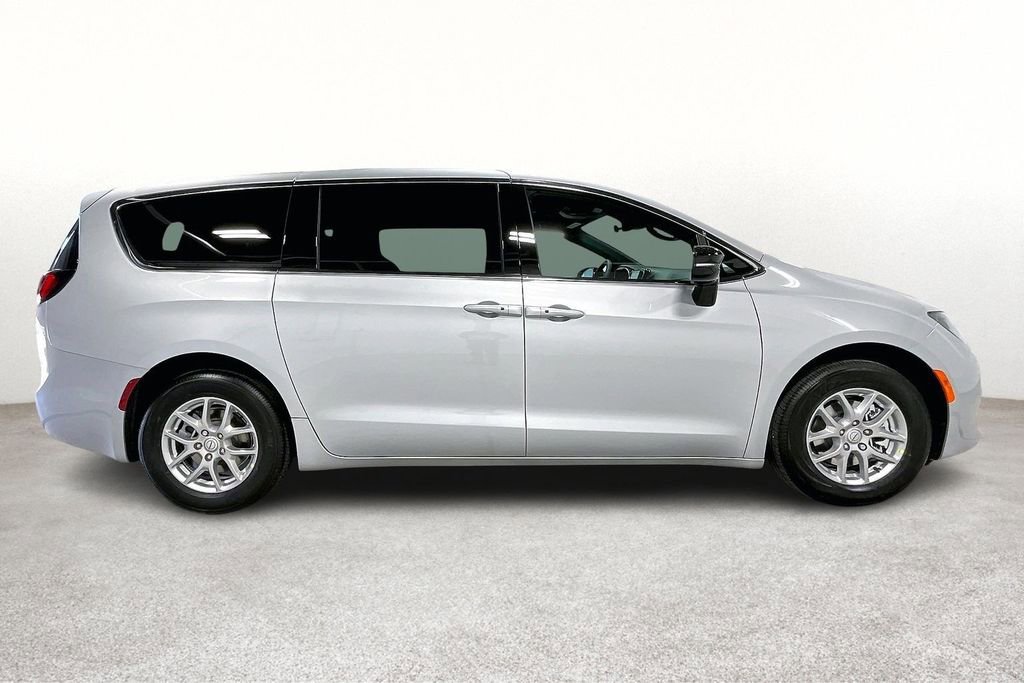 New 2026 Chrysler Voyager LX image 8
