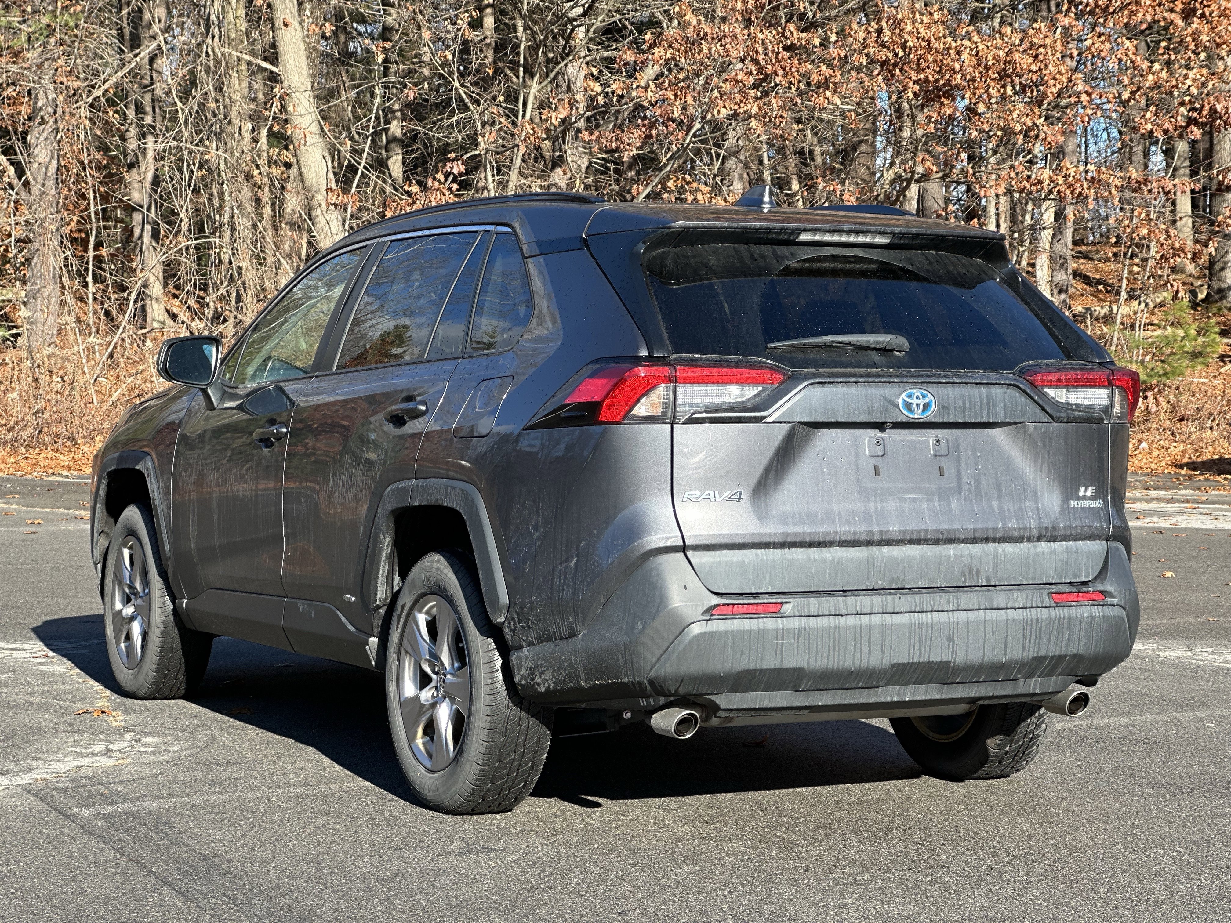 Used 2022 Toyota RAV4 LE image 7