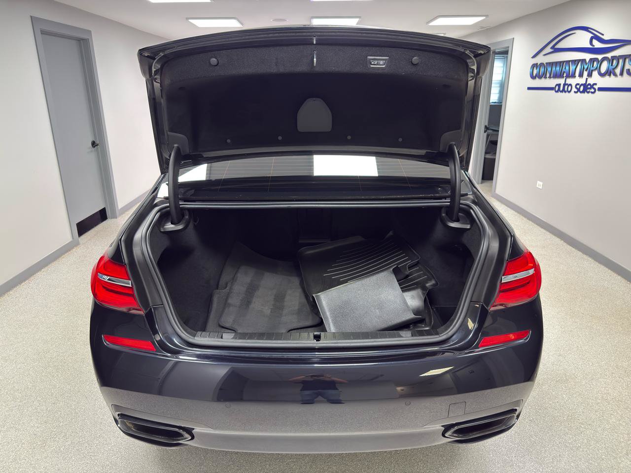 Used 2019 BMW 750i xDrive w/ M Sport Package AWD/4WD image 38