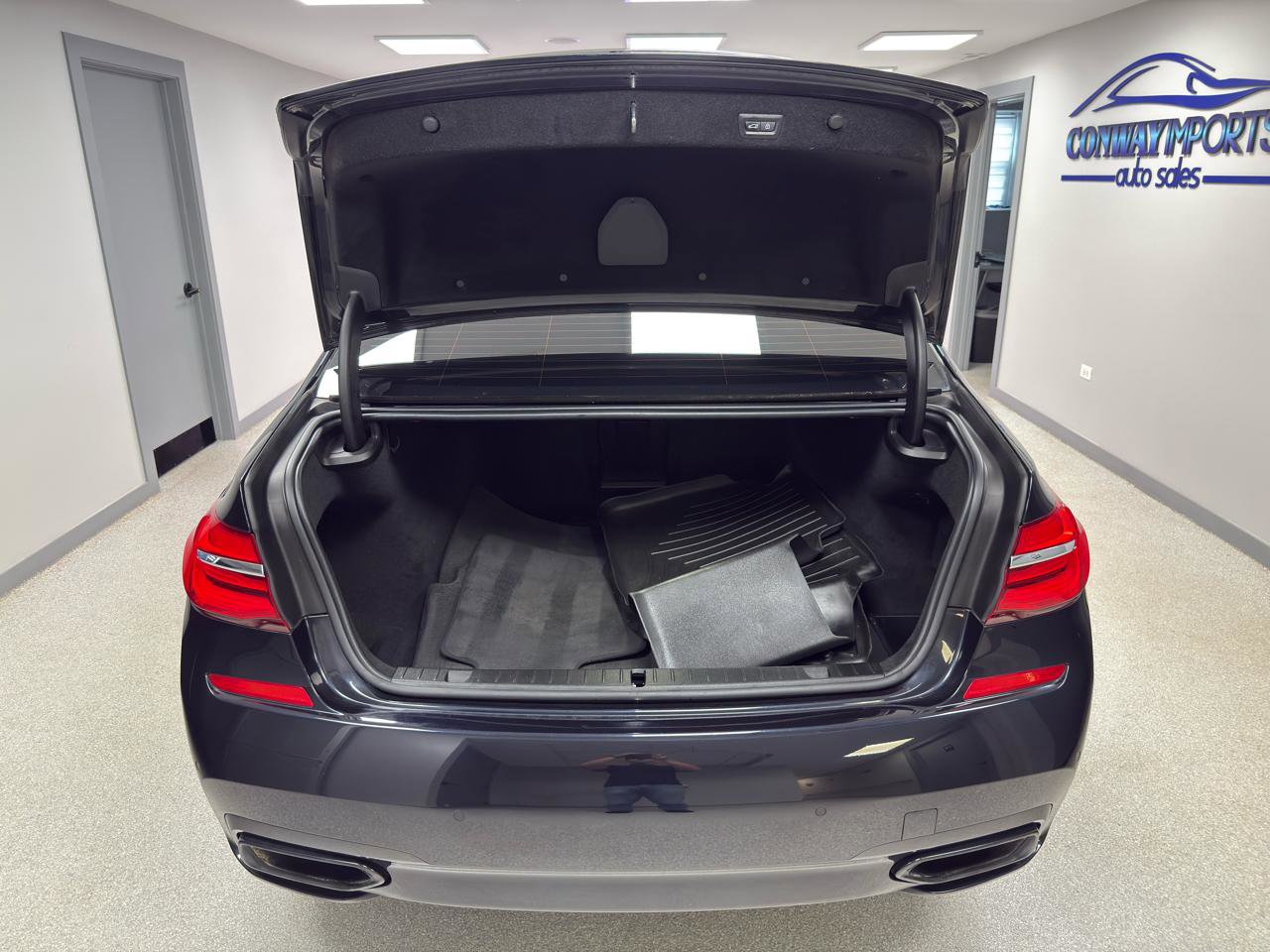 Used 2019 BMW 750i xDrive w/ M Sport Package AWD/4WD image 38